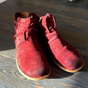 Born, size 7, glazed ginger, distressed booties. Slightly used, great condition.